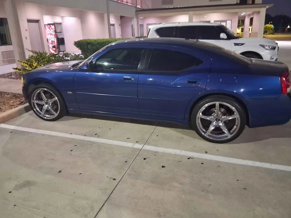 2010 Dodge Charger 6th Gen - Image 6 of 13