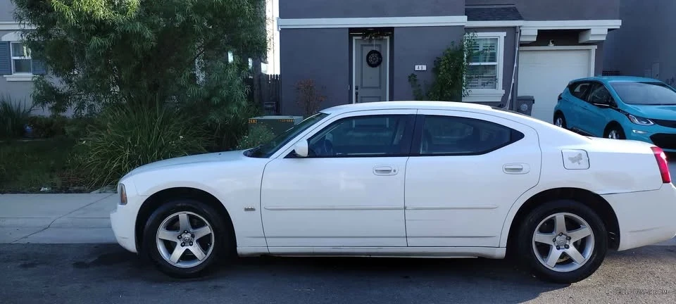 2010 Dodge Charger 6th Gen - Image 3 of 5