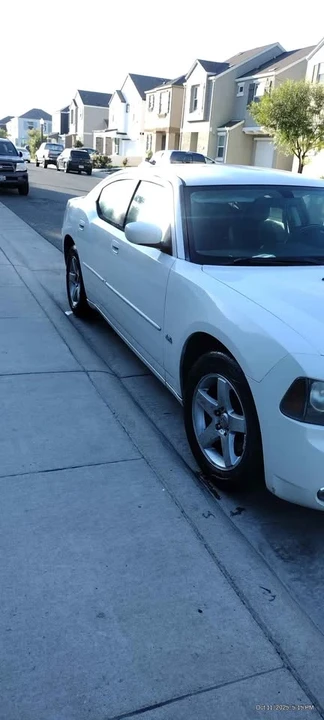 2010 Dodge Charger 6th Gen - Image 4 of 5