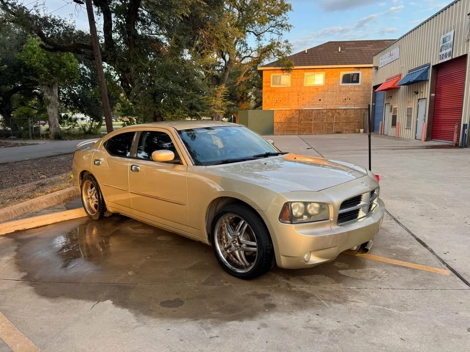 2010 Dodge Charger 6th Gen - Image 3 of 12
