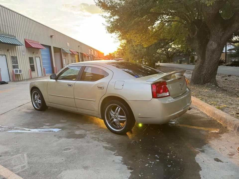 2010 Dodge Charger 6th Gen - Image 6 of 12