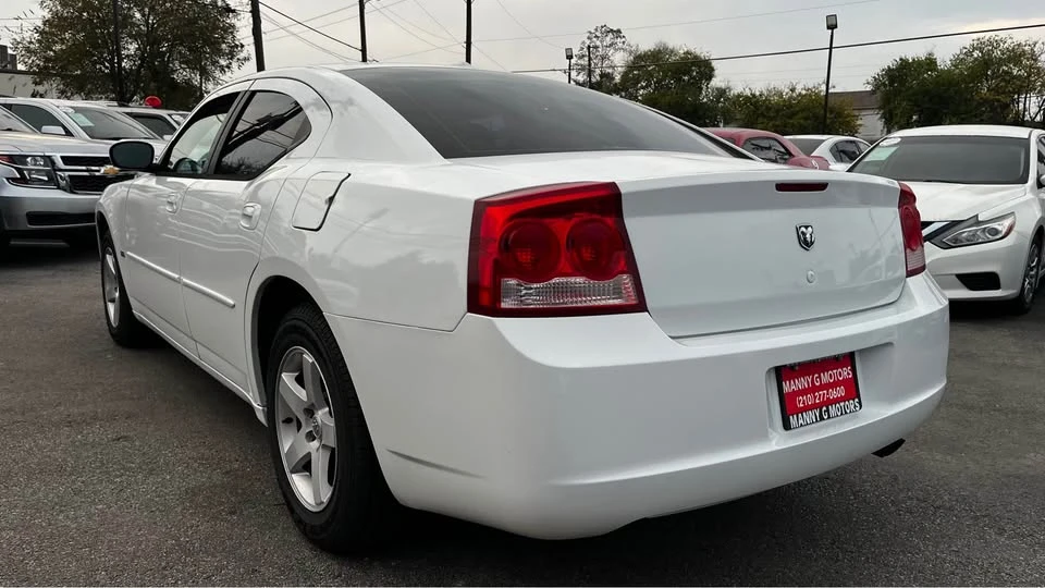 2010 Dodge Charger 6th Gen - Image 13 of 16