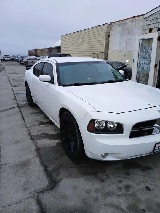 2010 Dodge Charger 6th Gen - Image 2 of 6