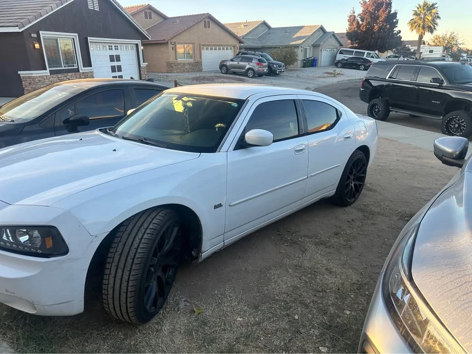 2010 Dodge Charger 6th Gen - Image 2 of 6