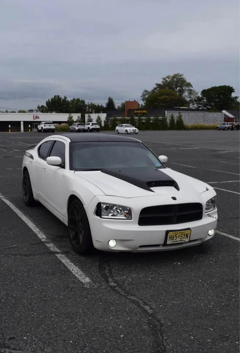 2010 Dodge Charger 6th Gen - Image 2 of 8