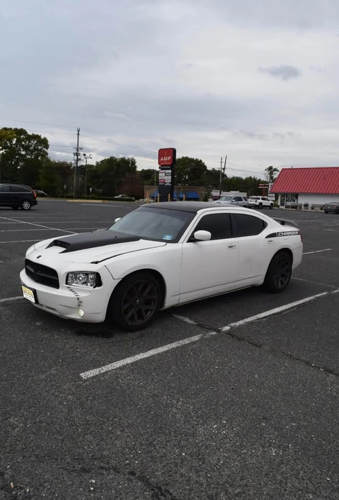 2010 Dodge Charger 6th Gen - Image 3 of 8