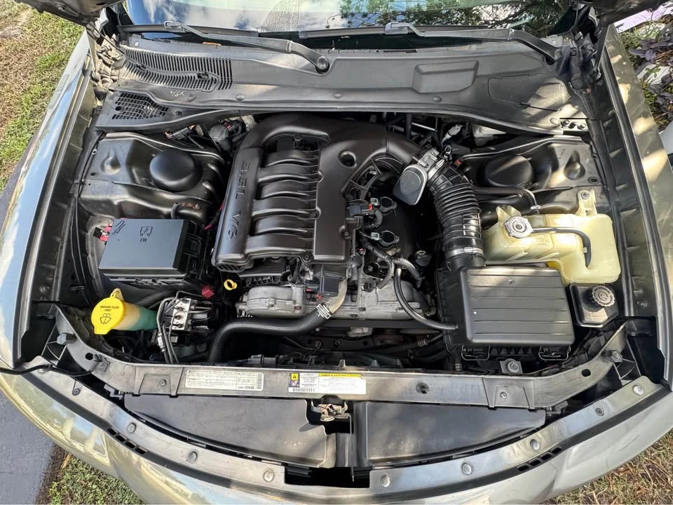 2010 Dodge Charger 6th Gen - Image 6 of 12