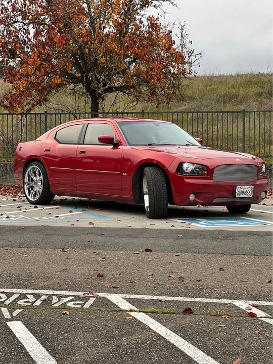 2010 Dodge Charger 6th Gen - Image 2 of 9