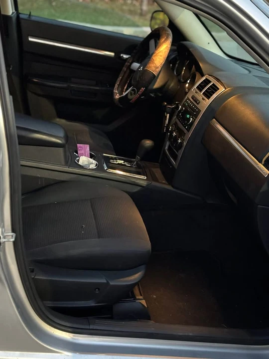 2010 Dodge Charger 6th Gen - Image 7 of 9