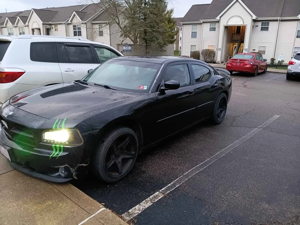 2010 Dodge Charger 6th Gen - Image 3 of 9