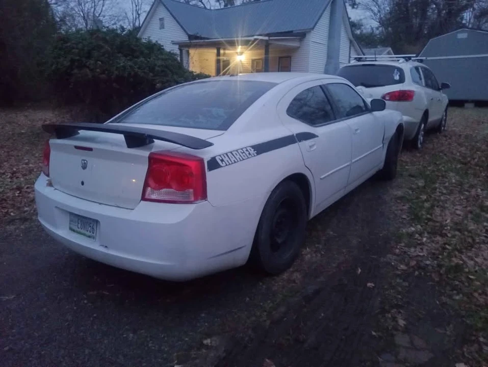 2010 Dodge Charger 6th Gen - Image 2 of 4
