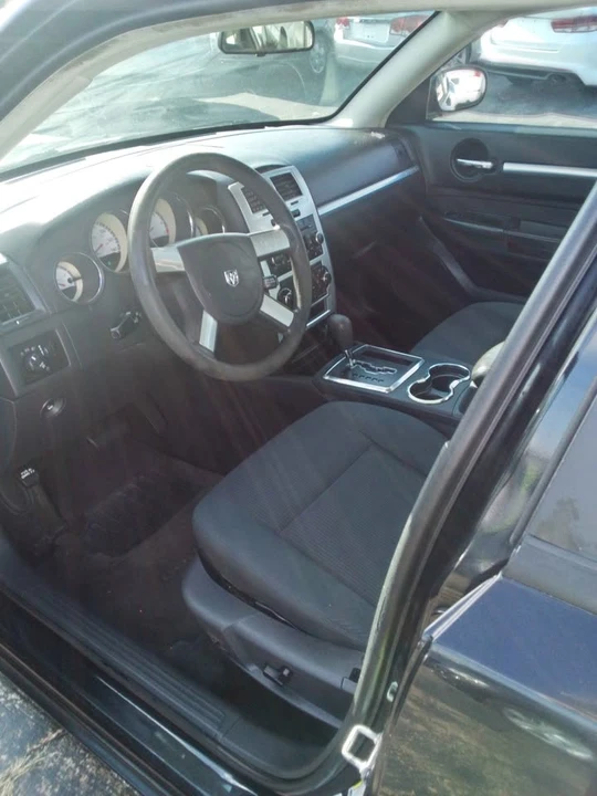 2010 Dodge Charger 6th Gen - Image 6 of 8