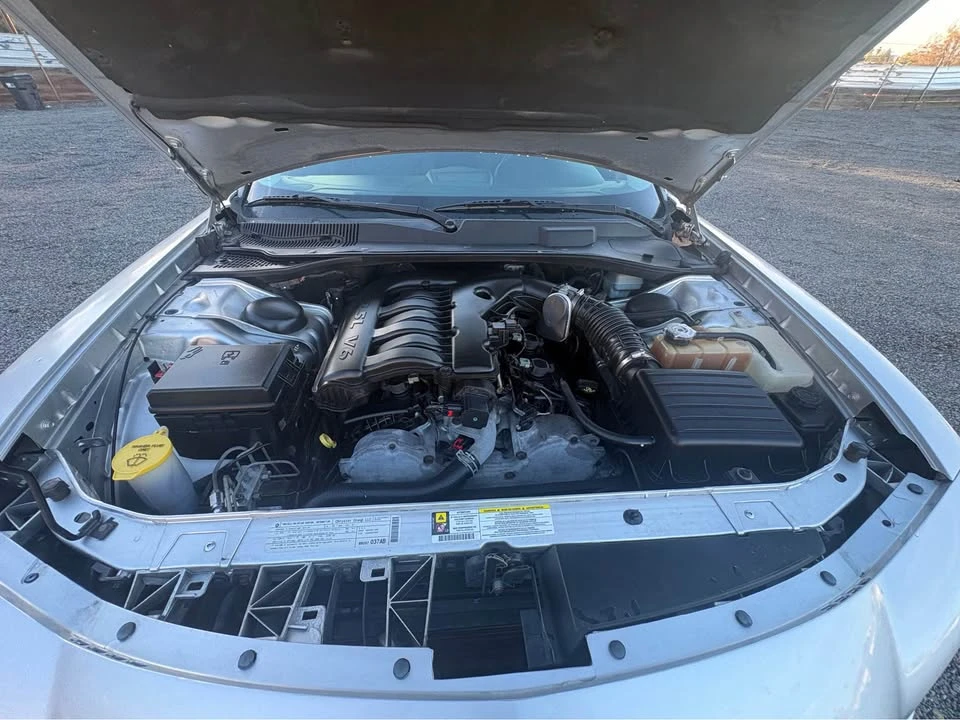 2010 Dodge Charger 6th Gen - Image 15 of 19