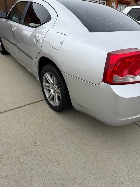 2010 Dodge Charger 6th Gen - Image 4 of 11