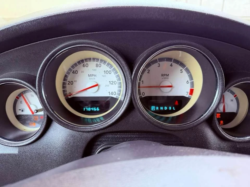 2010 Dodge Charger 6th Gen - Image 8 of 13