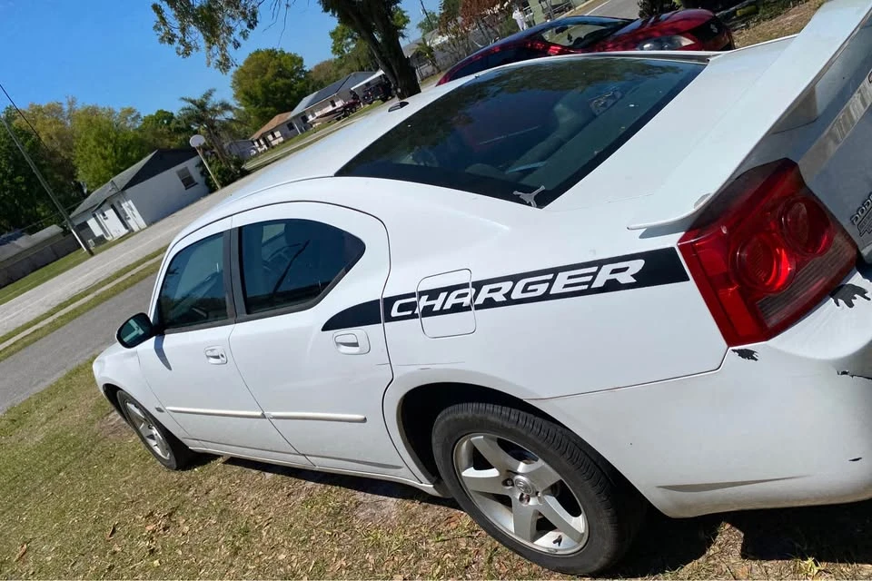 2010 Dodge Charger 6th Gen - Image 4 of 5