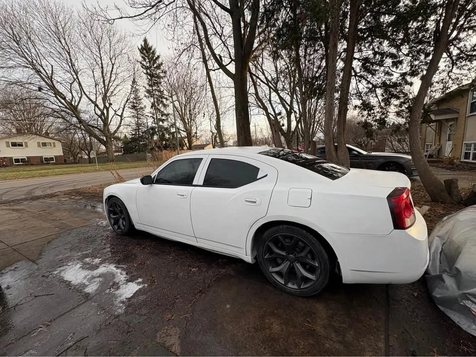 2010 Dodge Charger 6th Gen - Image 6 of 14