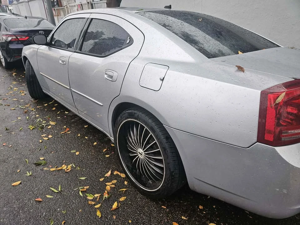 2010 Dodge Charger 6th Gen - Image 3 of 6