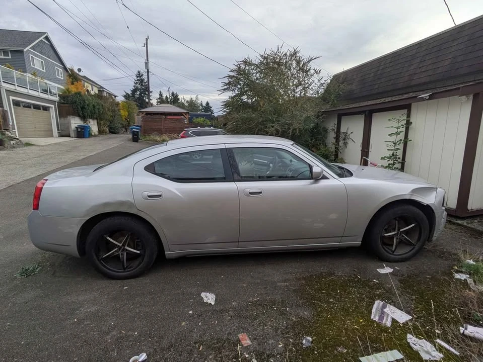 2010 Dodge Charger 6th Gen - Image 2 of 5