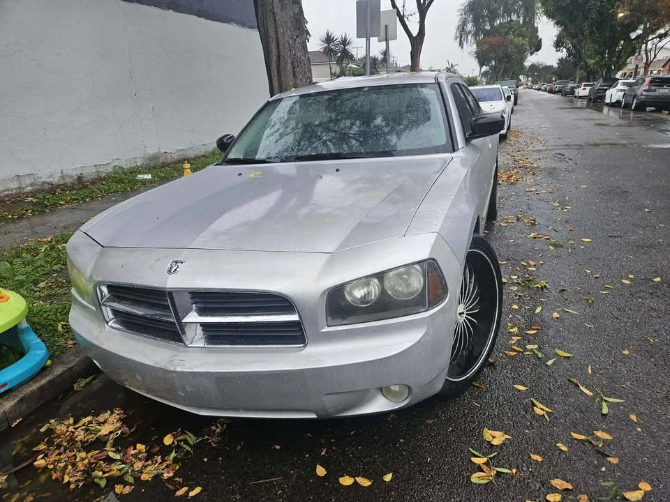 2010 Dodge Charger 6th Gen - Image 2 of 5