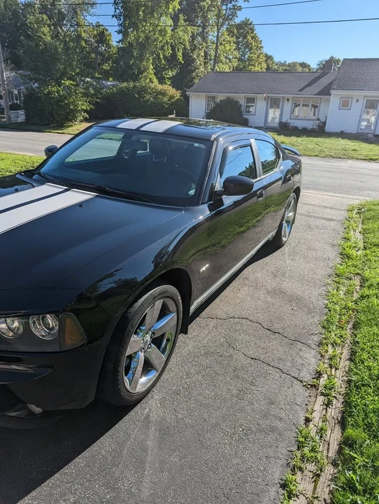 2010 Dodge Charger 6th Gen - Image 2 of 9