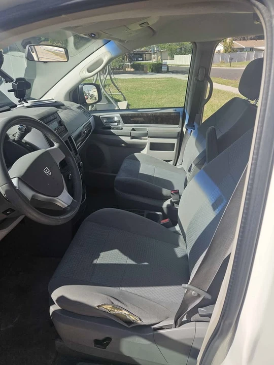 2010 Dodge Caravan - Image 3 of 9