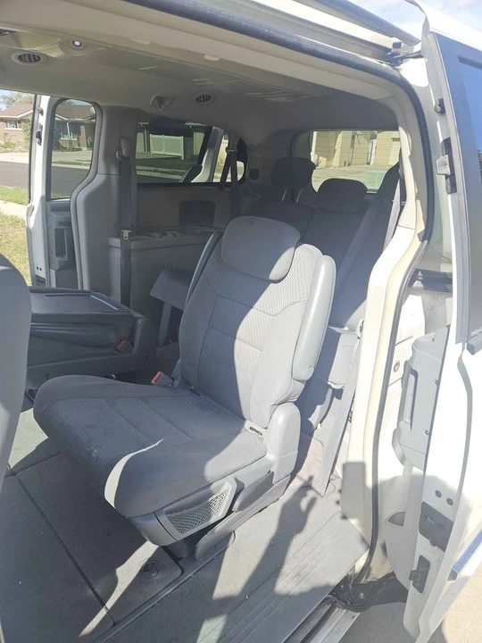 2010 Dodge Caravan - Image 5 of 9