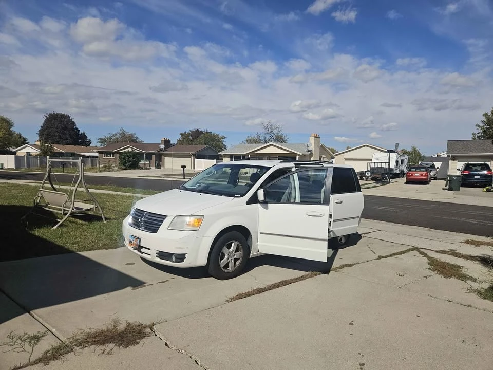 2010 Dodge Caravan - Image 9 of 9