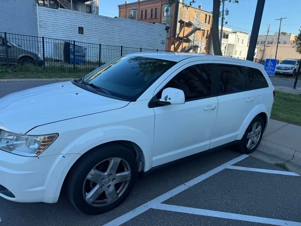 2010 Dodge Journey - Image 2 of 3