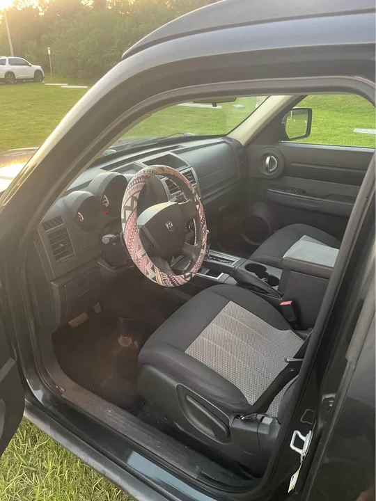 2010 Dodge Nitro - Image 7 of 11