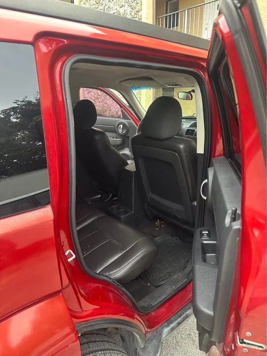 2010 Dodge Nitro - Image 2 of 7