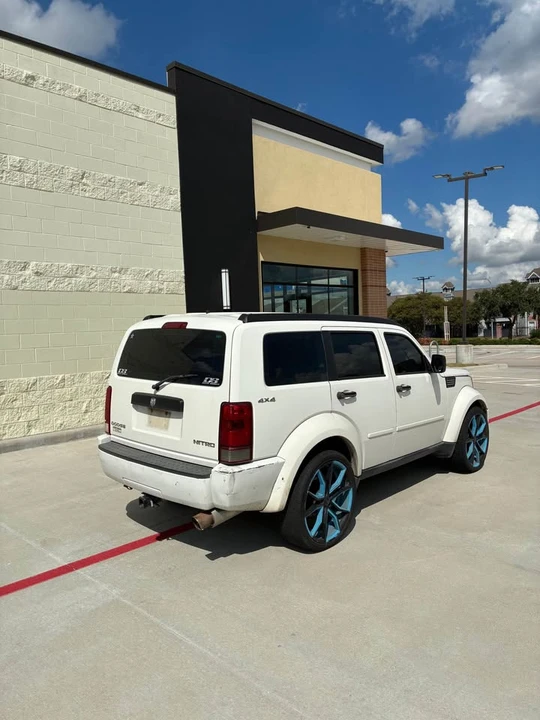 2010 Dodge Nitro - Image 3 of 8