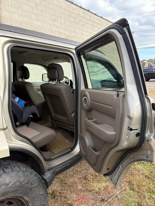 2010 Dodge Nitro - Image 8 of 10