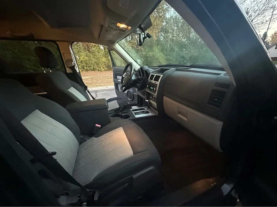 2010 Dodge Nitro - Image 12 of 19