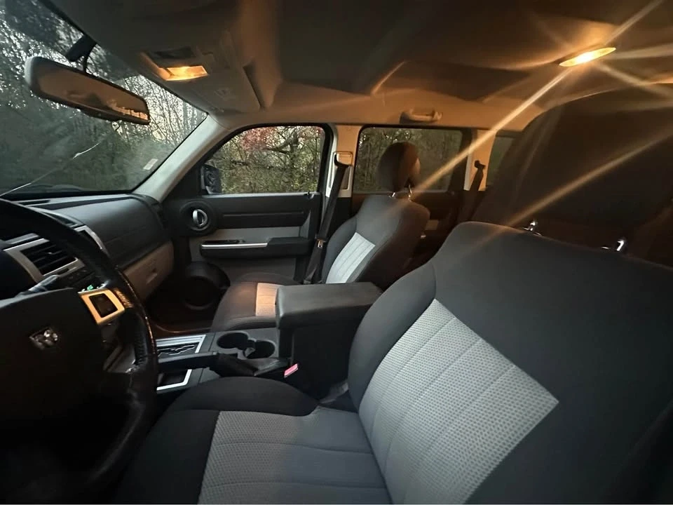 2010 Dodge Nitro - Image 17 of 19