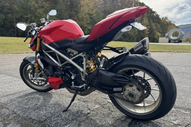 2010 Ducati Streetfighter - Image 2 of 6