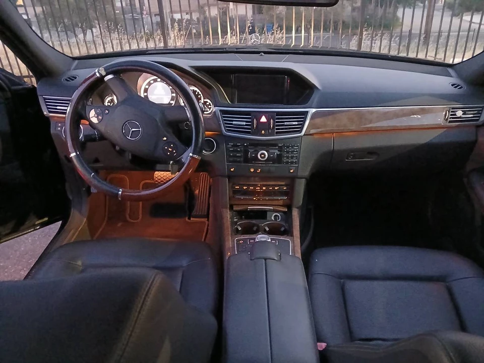 2010 Mercedes-Benz W212 E-Class - Image 10 of 16