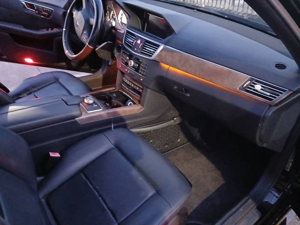 2010 Mercedes-Benz W212 E-Class - Image 9 of 16