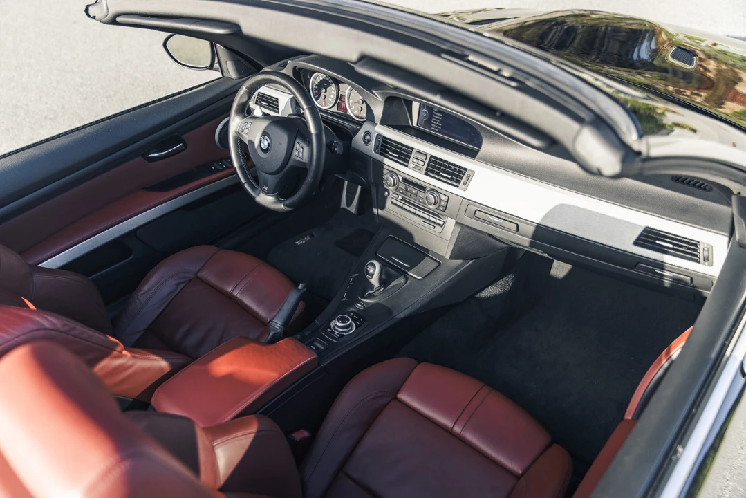 2010 BMW E93 M3 Convertible - Image 2 of 19