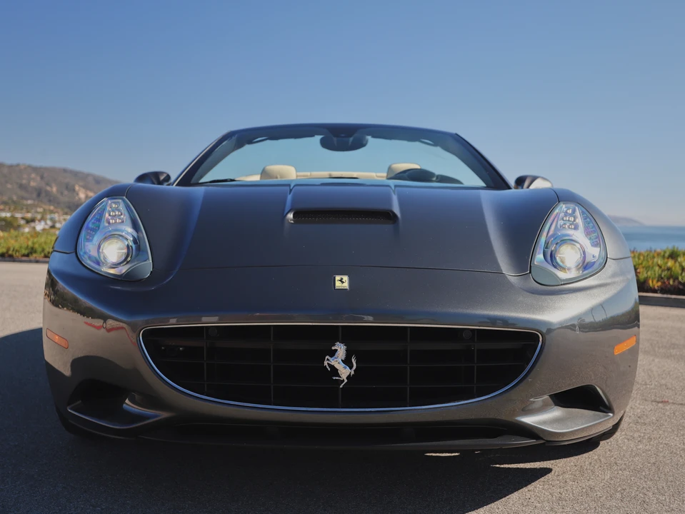 2010 Ferrari California - Image 3 of 4