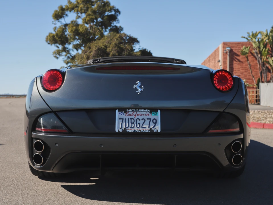 2010 Ferrari California - Image 2 of 4
