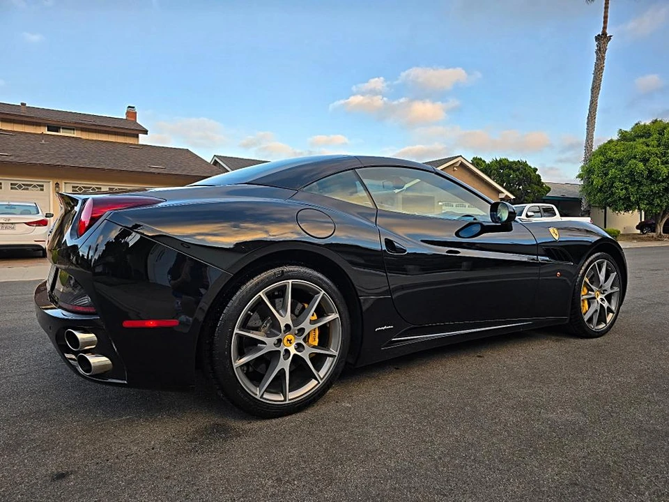 2010 Ferrari California - Image 12 of 31