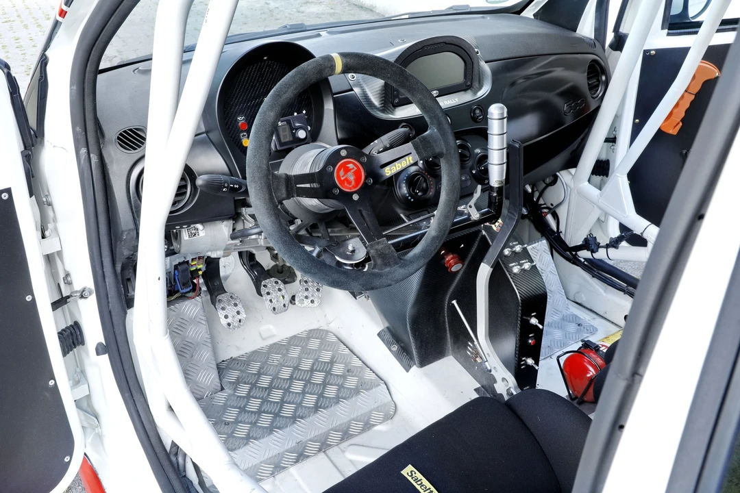 2010 Fiat Abarth 500 - Image 26 of 31