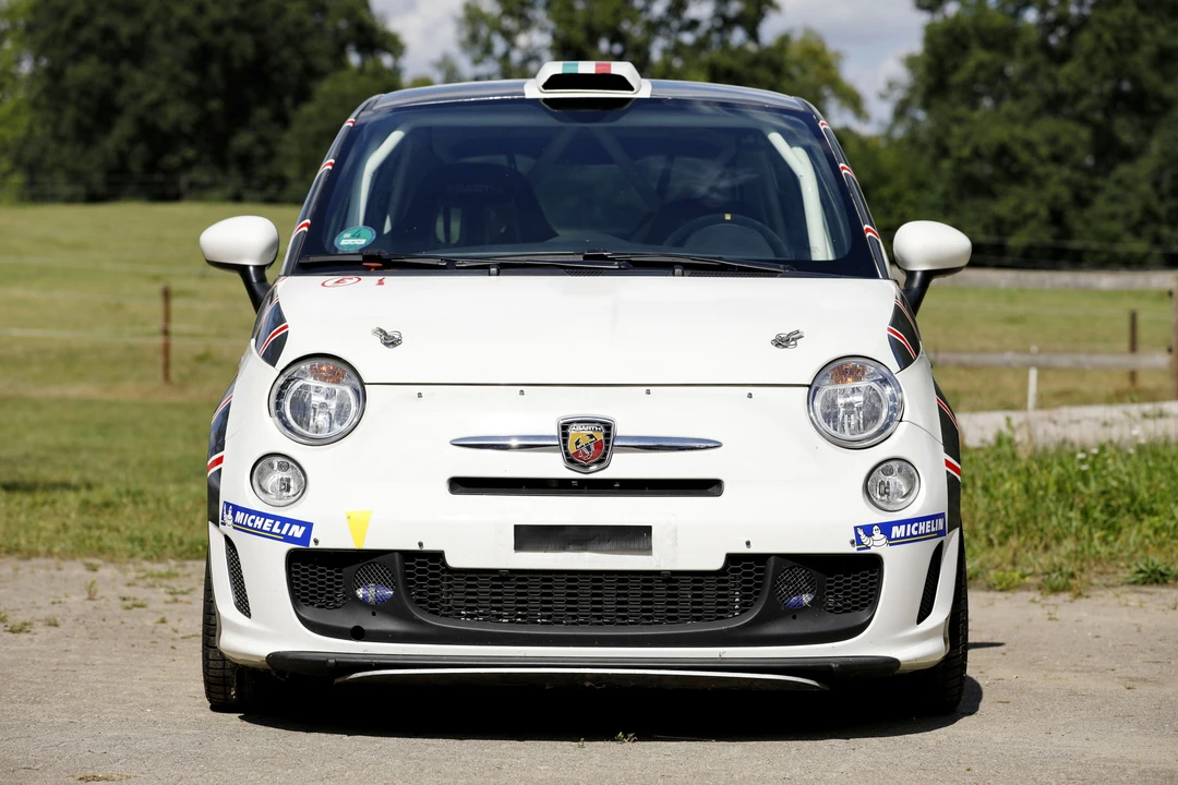 2010 Fiat Abarth 500 - Image 11 of 31