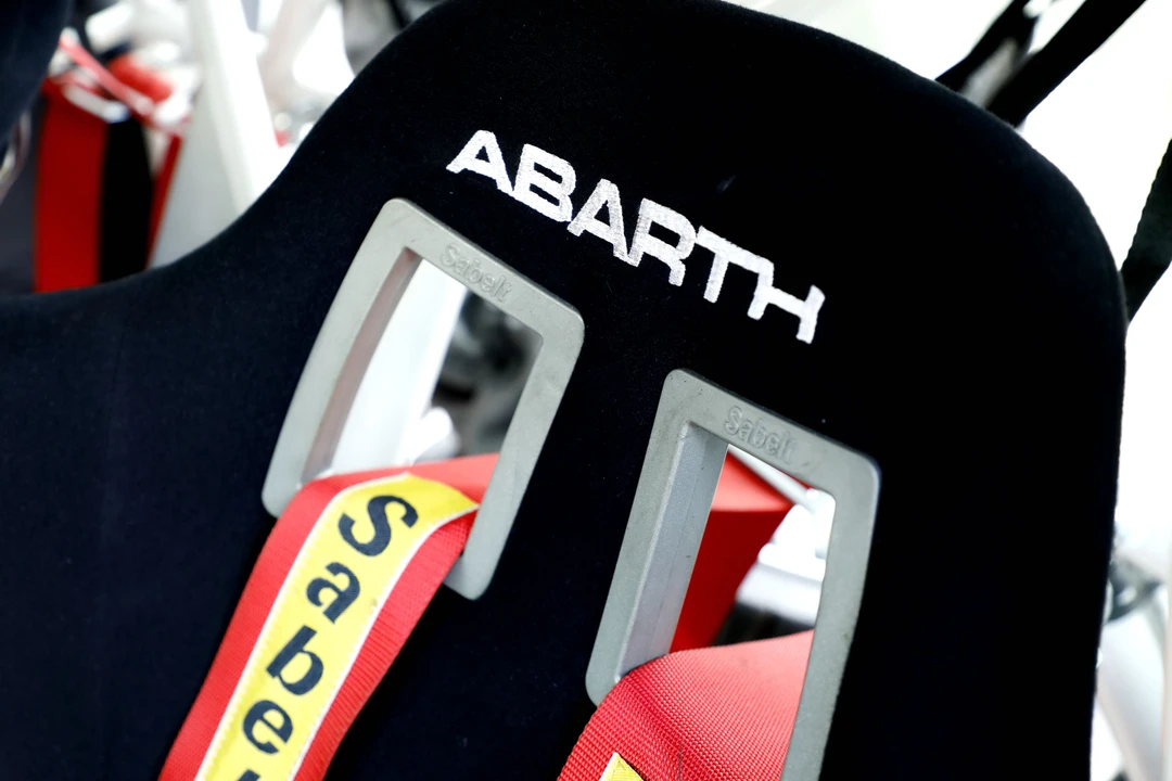 2010 Fiat Abarth 500 - Image 10 of 31
