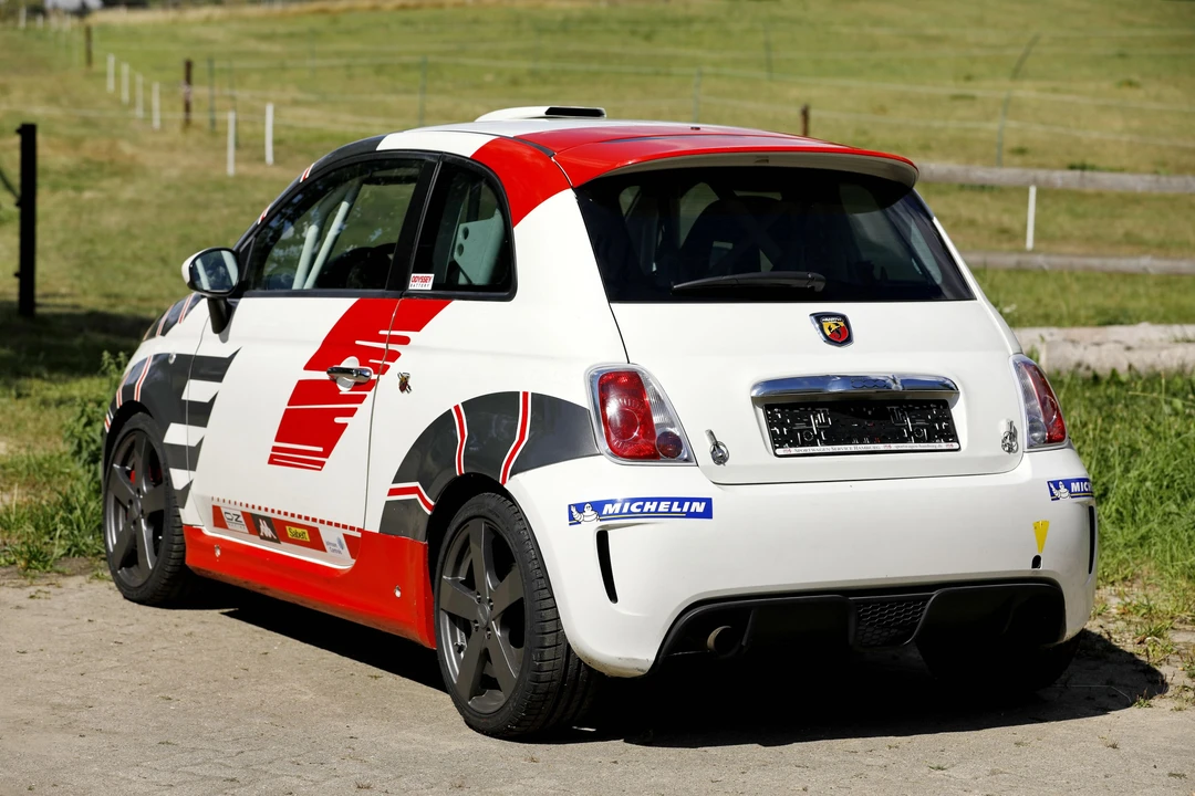 2010 Fiat Abarth 500 - Image 4 of 31