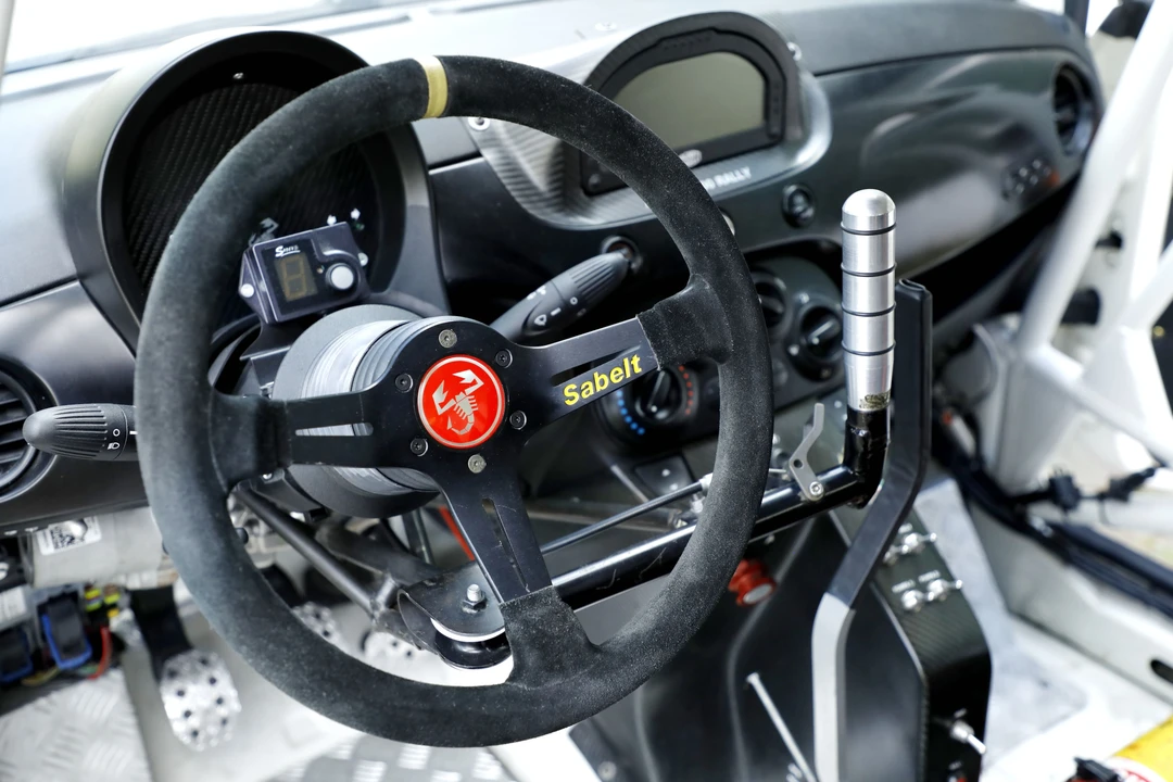 2010 Fiat Abarth 500 - Image 12 of 31