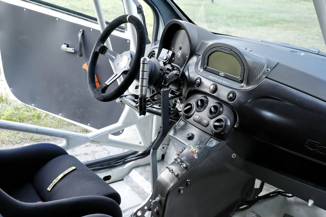 2010 Fiat Abarth 500 - Image 23 of 31