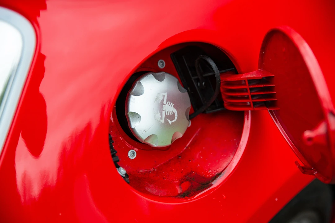 2010 Abarth - Image 9 of 31