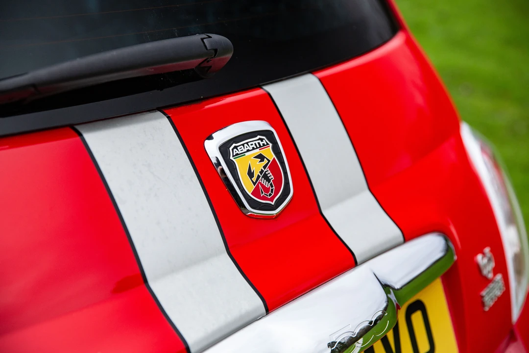 2010 Abarth - Image 11 of 31